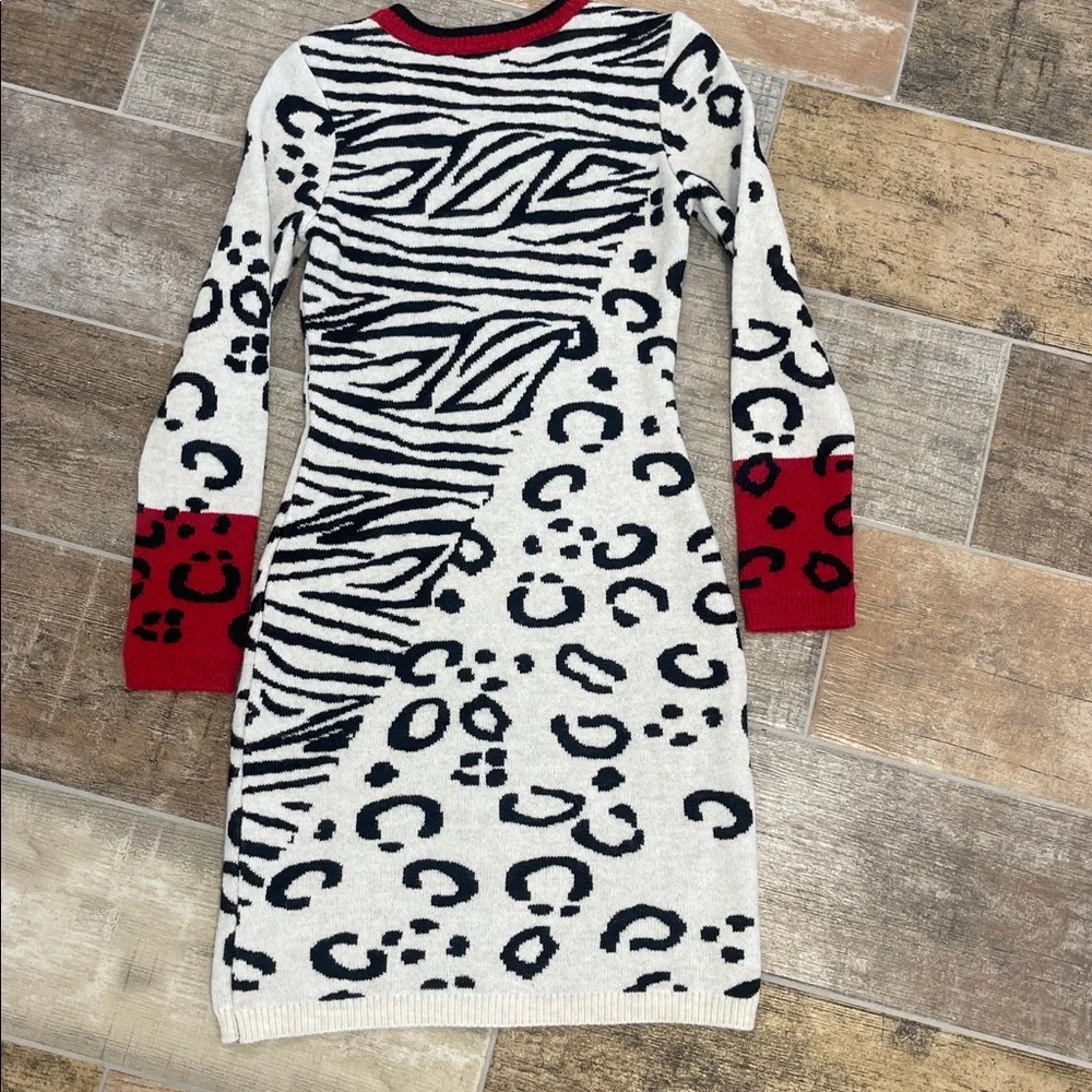 VENUS Animal Print Black Red Knit Long Sleeve Sweater Dress Size Medium M - Picture 4 of 8